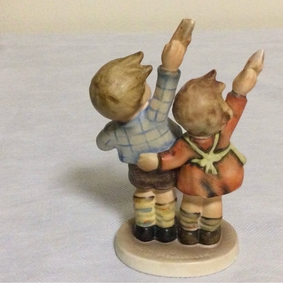 Goebel Hummel Figurine’s Waving Good Bye - Picture 2 of 9